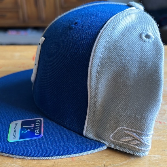 Reebok cap size 7 1/2 and the colors are white, royal and gray - Picture 2 of 5